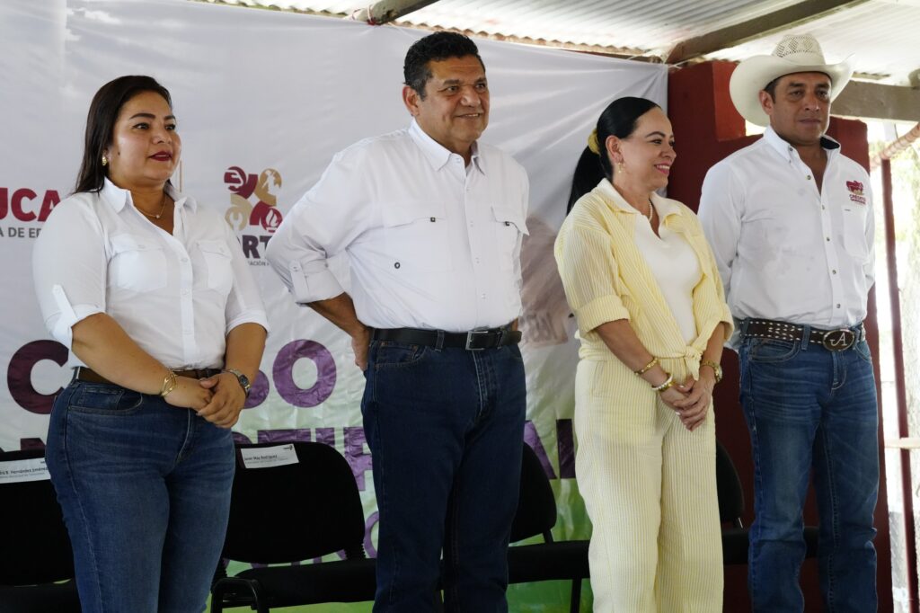 Gobernador Javier May acompañado de la alcaldesa Sandra Beatriz Hernández