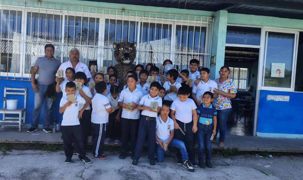 Niños aprendiendo sobre cuidado ambiental