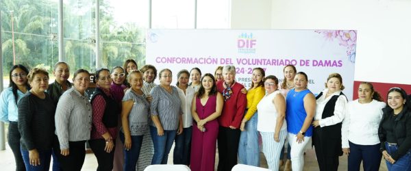 Elisa Nadine con el voluntariado de damas 2025-2027