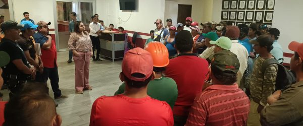 Presidenta de Tenosique con integrantes del Sindicato Nacional de Trabajadores y Empleados de Construcciones de la República Mex