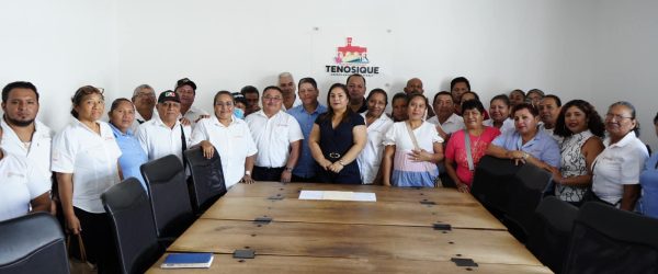 Presidenta de Tenosique se reune con bibliotecarios para mejorar las condiciones de la biblioteca municipal