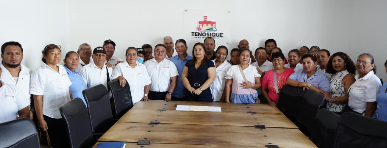 Presidenta de Tenosique se reune con bibliotecarios para mejorar las condiciones de la biblioteca municipal