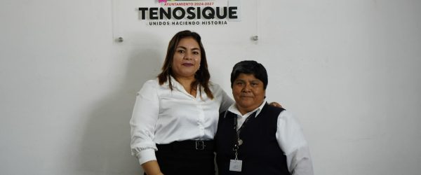 Sandra Beatriz Herrnández se reúne con Antonia Pérez Ruiz, directora del Colegio Tenosique