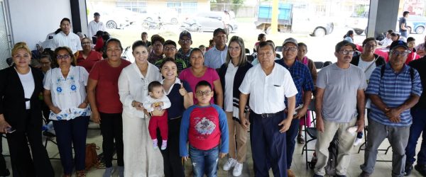 entrega de lentes graduados por parte del DIF de Tenosique