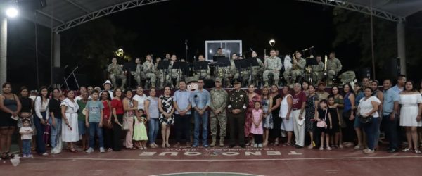 familias-tenosiquenses-concierto-banda-militar-parque-convivencia