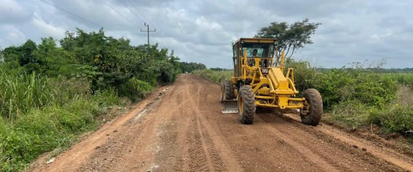 rastreo y desorille en el tramo carretero que conecta las comunidades de Estapilla y Canitzan