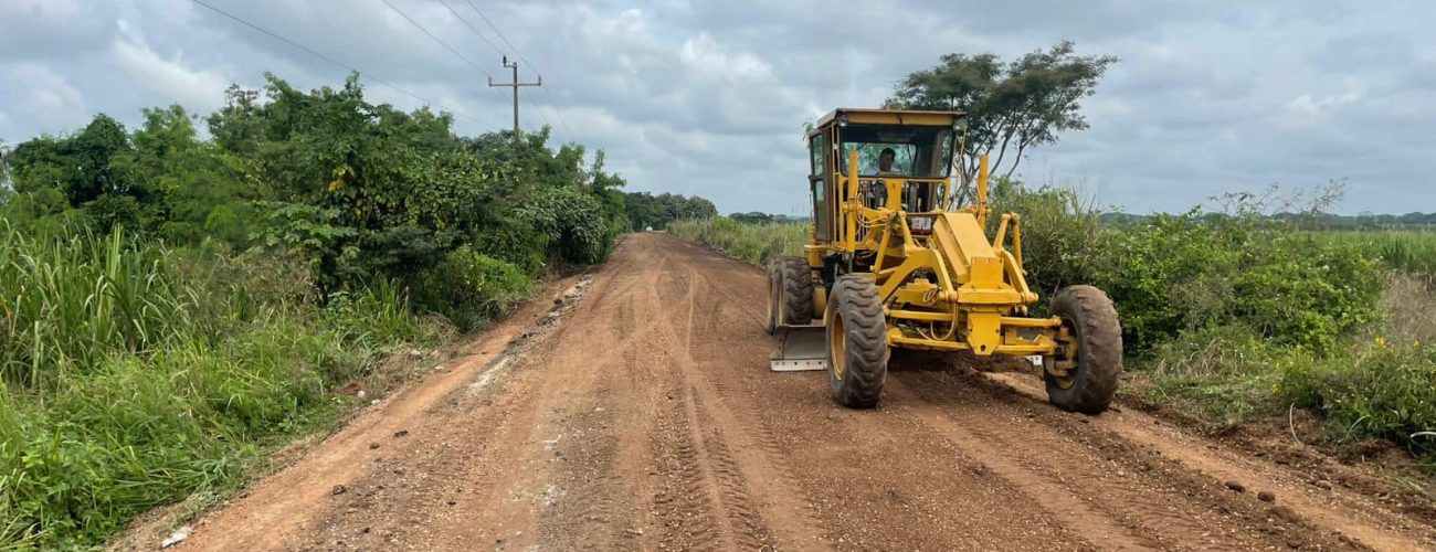 rastreo y desorille en el tramo carretero que conecta las comunidades de Estapilla y Canitzan