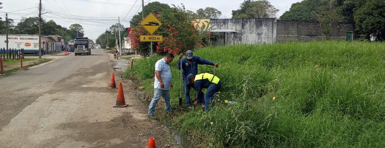 reparación de tuberías dañadas que impedían la adecuada salida del agua pluvial