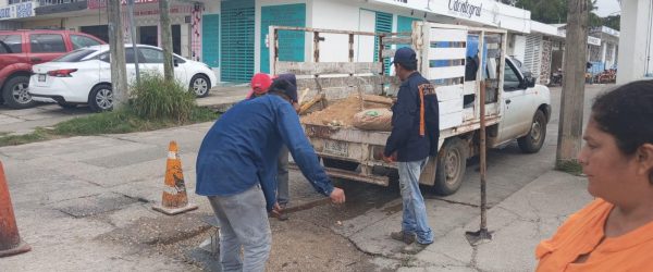 trabajos de bacheo para mejorar la circulación vial, sobre la calle 47