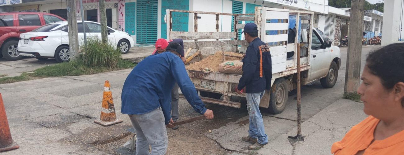 trabajos de bacheo para mejorar la circulación vial, sobre la calle 47